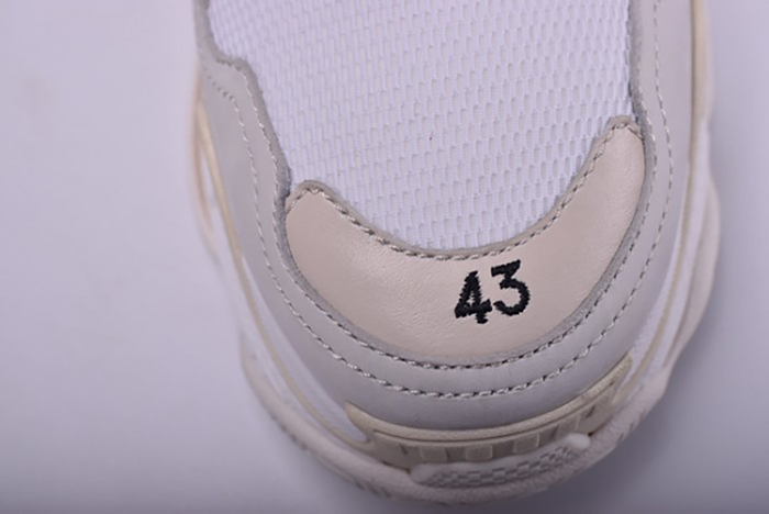 Ba*len*cia*ga 17fw triple s